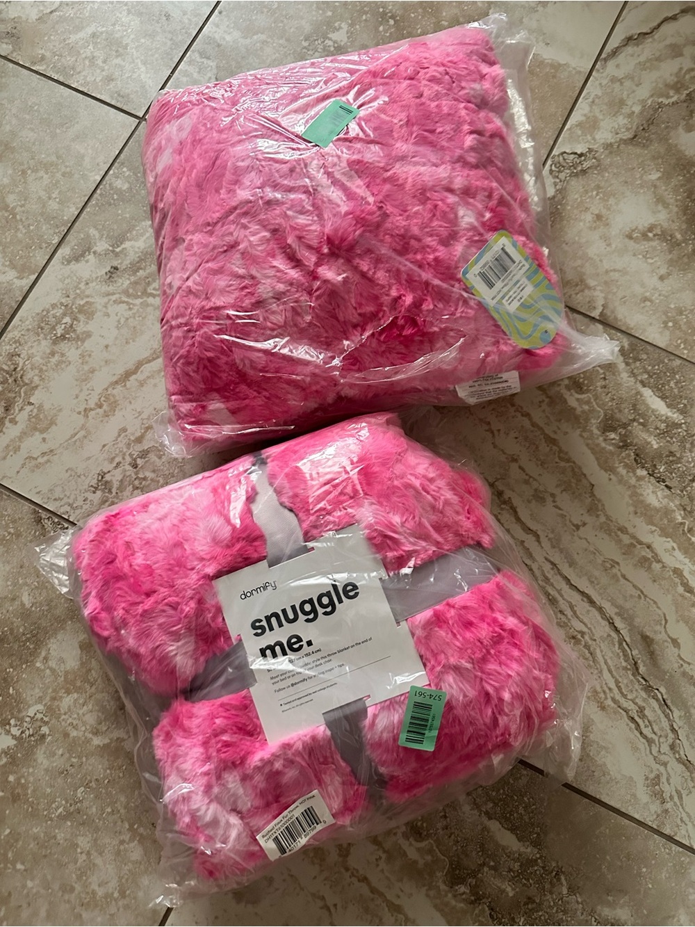 Dormify set Hot Pink faux fur Plush Throw Blanket 60x50 and 18 X 18 Pillow